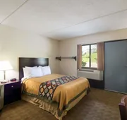 Super 8 by Wyndham White River Junction hotel detail image 3