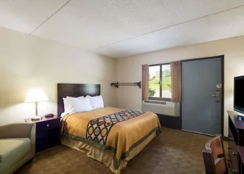 Super 8 by Wyndham White River Junction hotel thumbnail 3
