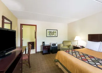 Super 8 by Wyndham White River Junction hotel thumbnail 4