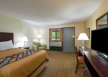 Super 8 by Wyndham White River Junction hotel thumbnail 5