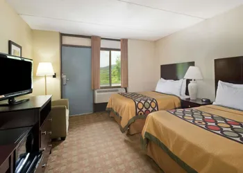 Super 8 by Wyndham White River Junction hotel thumbnail 6