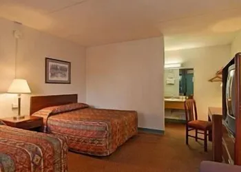 Super 8 by Wyndham White River Junction hotel thumbnail 8