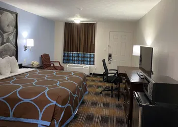 Super 8 by Wyndham Covington hotel thumbnail 7