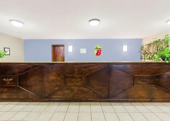 Super 8 by Wyndham Jonesboro hotel thumbnail 3
