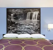 Super 8 by Wyndham Jonesboro hotel detail image 7