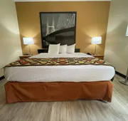 Super 8 by Wyndham Pevely hotel detail image 4
