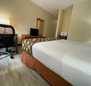 Super 8 by Wyndham Pevely hotel detail image 5