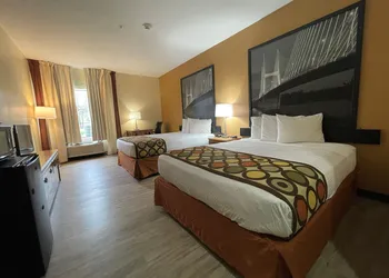 Super 8 by Wyndham Pevely hotel thumbnail 6