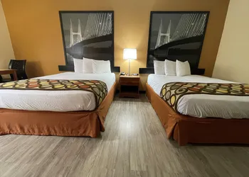 Super 8 by Wyndham Pevely hotel thumbnail 8