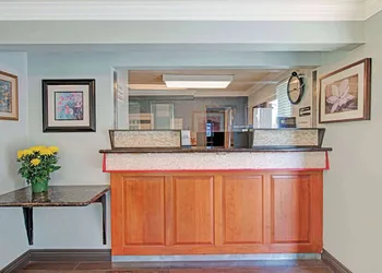 Super 8 by Wyndham Sacramento/Florin Rd hotel thumbnail 2