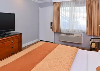 Highlander Motel hotel thumbnail 3