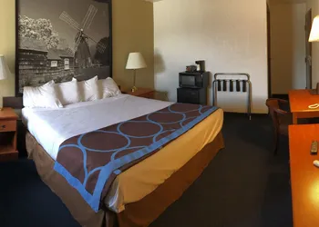 Super 8 by Wyndham Montgomery Maybrook hotel thumbnail 7