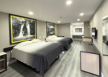 Super 8 by Wyndham Visalia hotel thumbnail 4