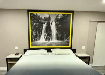 Super 8 by Wyndham Visalia hotel thumbnail 5