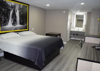 Super 8 by Wyndham Visalia hotel thumbnail 8