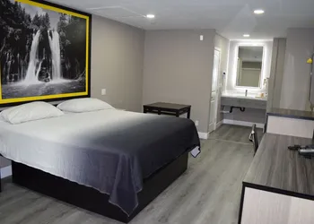 Super 8 by Wyndham Visalia hotel thumbnail 8