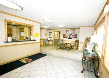 Super 8 by Wyndham Van Buren/Ft. Smith Area hotel thumbnail 2