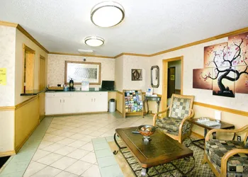 Super 8 by Wyndham Van Buren/Ft. Smith Area hotel thumbnail 4
