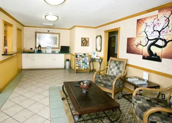 Super 8 by Wyndham Van Buren/Ft. Smith Area hotel thumbnail 5