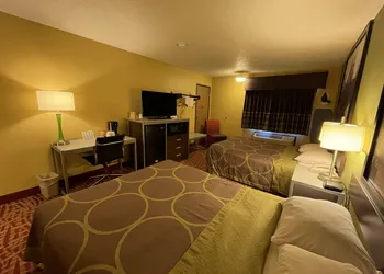 Super 8 by Wyndham Van Buren/Ft. Smith Area hotel thumbnail 6
