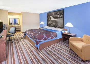 Super 8 by Wyndham Dothan hotel thumbnail 6
