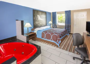 Super 8 by Wyndham Dothan hotel thumbnail 7