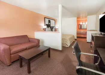 Premier Inn Palestine hotel thumbnail 7