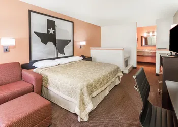 Premier Inn Palestine hotel thumbnail 8