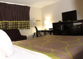 Super 8 by Wyndham Clear Lake hotel thumbnail 8