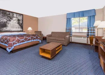 Super 8 by Wyndham El Dorado hotel thumbnail 3