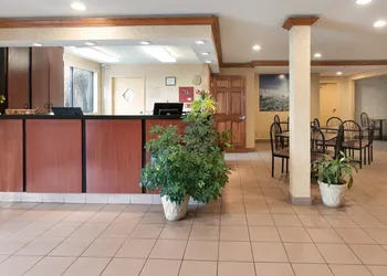 Super 8 by Wyndham Niagara Falls NY hotel thumbnail 3