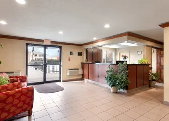 Super 8 by Wyndham Niagara Falls NY hotel thumbnail 4