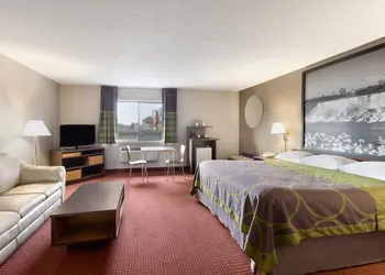 Super 8 by Wyndham Niagara Falls NY hotel thumbnail 6