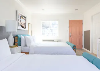Signature Inn Oakland hotel thumbnail 5