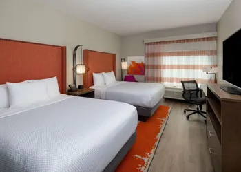 La Quinta Inn & Suites by Wyndham Perry hotel thumbnail 5