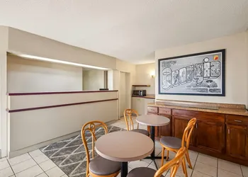 Super 8 by Wyndham Commerce hotel thumbnail 2