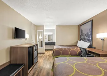 Super 8 by Wyndham Commerce hotel thumbnail 5