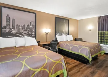 Super 8 by Wyndham Commerce hotel thumbnail 6