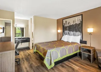 Super 8 by Wyndham Commerce hotel thumbnail 7