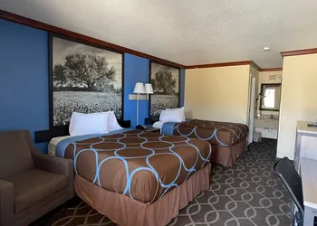 Super 8 by Wyndham San Marcos hotel thumbnail 3