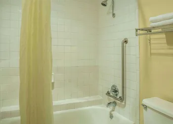 Super 8 by Wyndham San Marcos hotel thumbnail 7