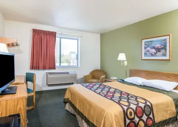 Super 8 by Wyndham West Middlesex/Sharon Area hotel thumbnail 4