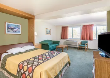 Super 8 by Wyndham West Middlesex/Sharon Area hotel thumbnail 5