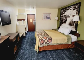 Super 8 by Wyndham Rawlins hotel thumbnail 4