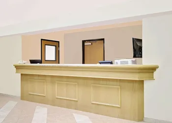 Super 8 by Wyndham Battle Mountain hotel thumbnail 2