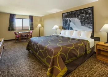 Super 8 by Wyndham Remington hotel thumbnail 3