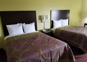 Super 8 by Wyndham Galesburg hotel thumbnail 7