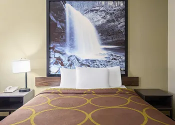 Super 8 by Wyndham Hagerstown I-70 hotel thumbnail 8