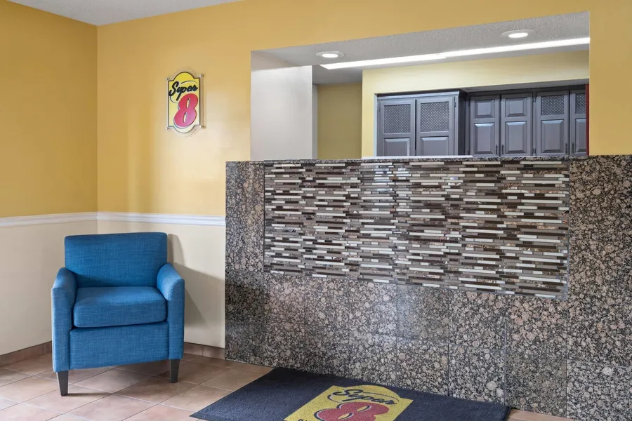 Super 8 by Wyndham Hagerstown I-70 hotel detail image 2
