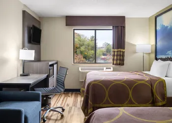 Super 8 by Wyndham Hagerstown I-70 hotel thumbnail 4